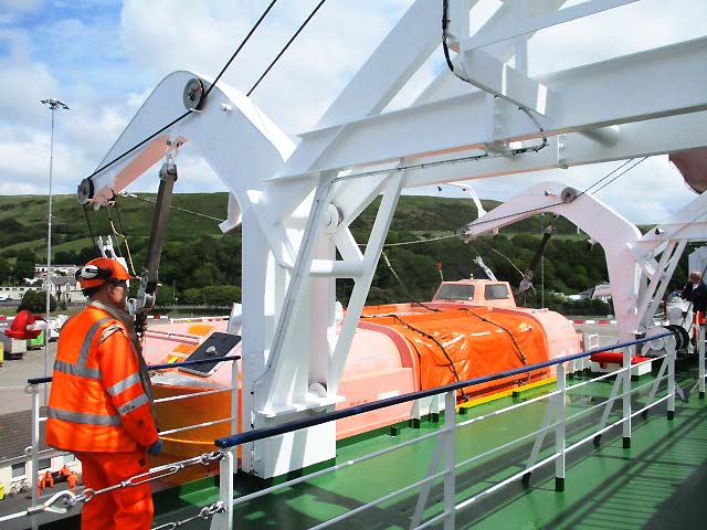 di davit international winch inspection uk