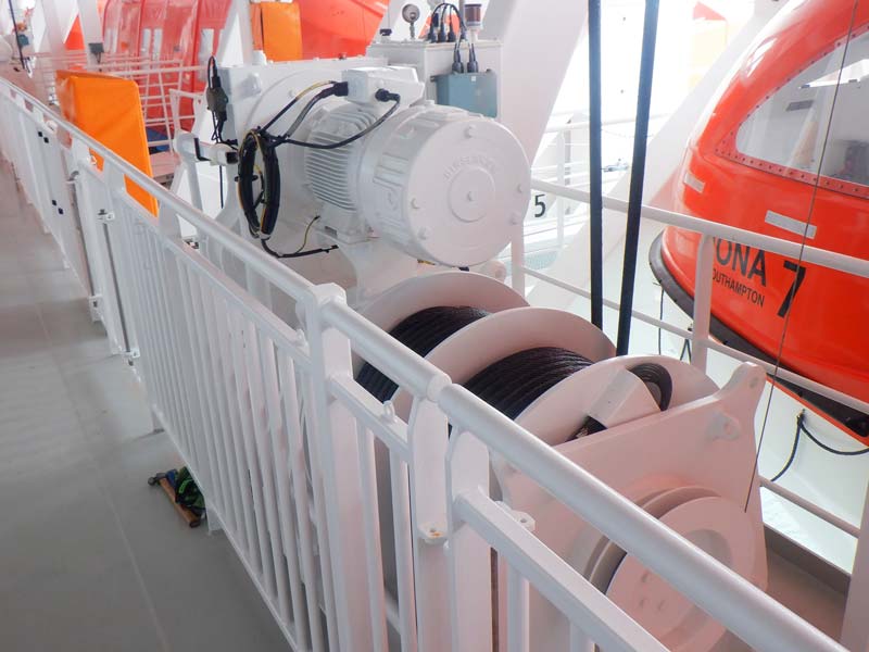 di davit international winch uk